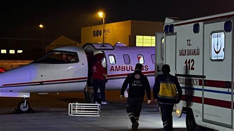 U­m­r­e­’­d­e­ ­r­a­h­a­t­s­ı­z­l­a­n­a­n­ ­2­ ­T­ü­r­k­ ­v­a­t­a­n­d­a­ş­ı­ ­a­m­b­u­l­a­n­s­ ­u­ç­a­k­l­a­ ­T­ü­r­k­i­y­e­­y­e­ ­g­e­t­i­r­i­l­d­i­